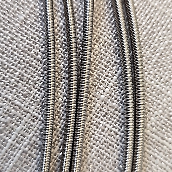 Metal coil necklace - Picture 2 of 3